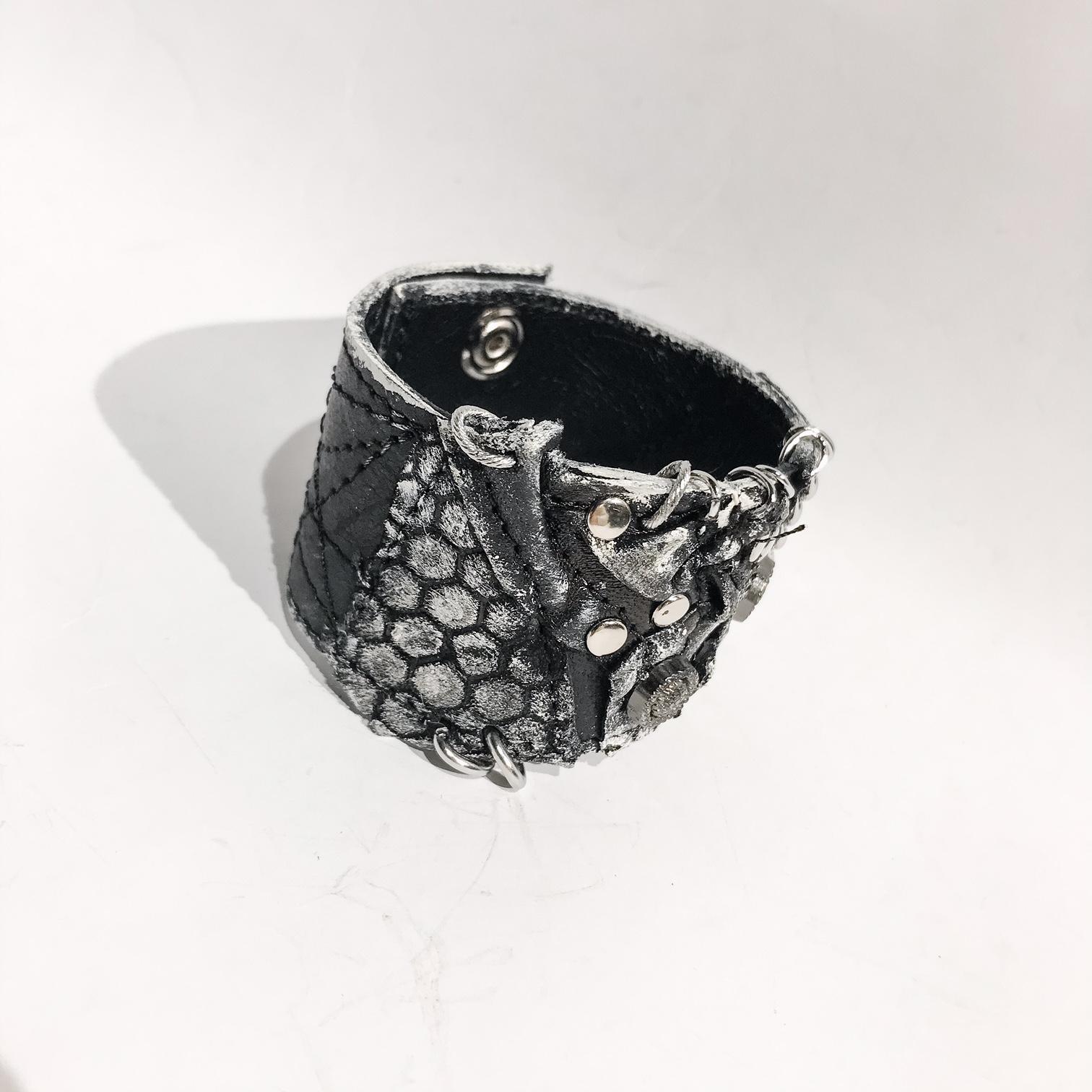 unikatna usnjena zapestnica Bite Unisex EvilEve unikatna usnjena zapestnica Bite Unisex EvilEve