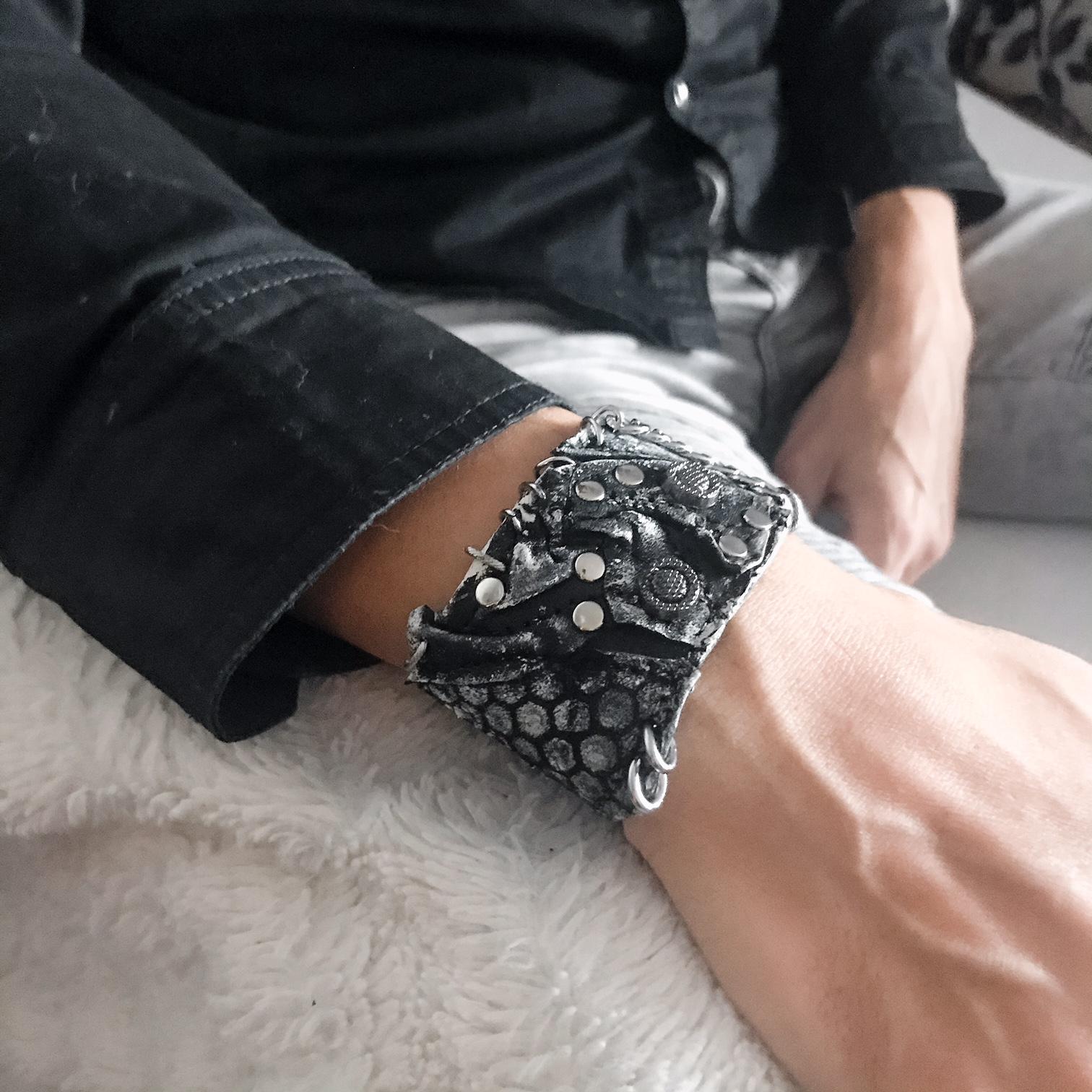 unikatna usnjena zapestnica Bite Unisex EvilEve unikatna usnjena zapestnica Bite Unisex EvilEve