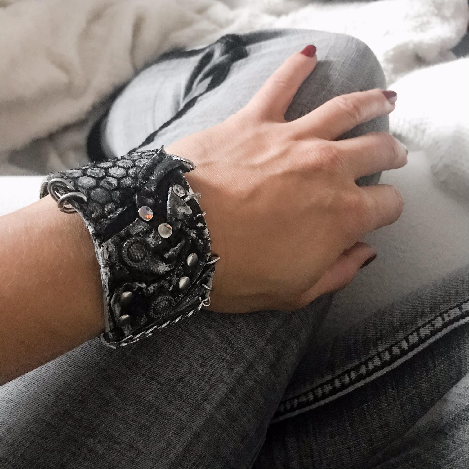 unikatna usnjena zapestnica Bite Unisex EvilEve unikatna usnjena zapestnica Bite Unisex EvilEve