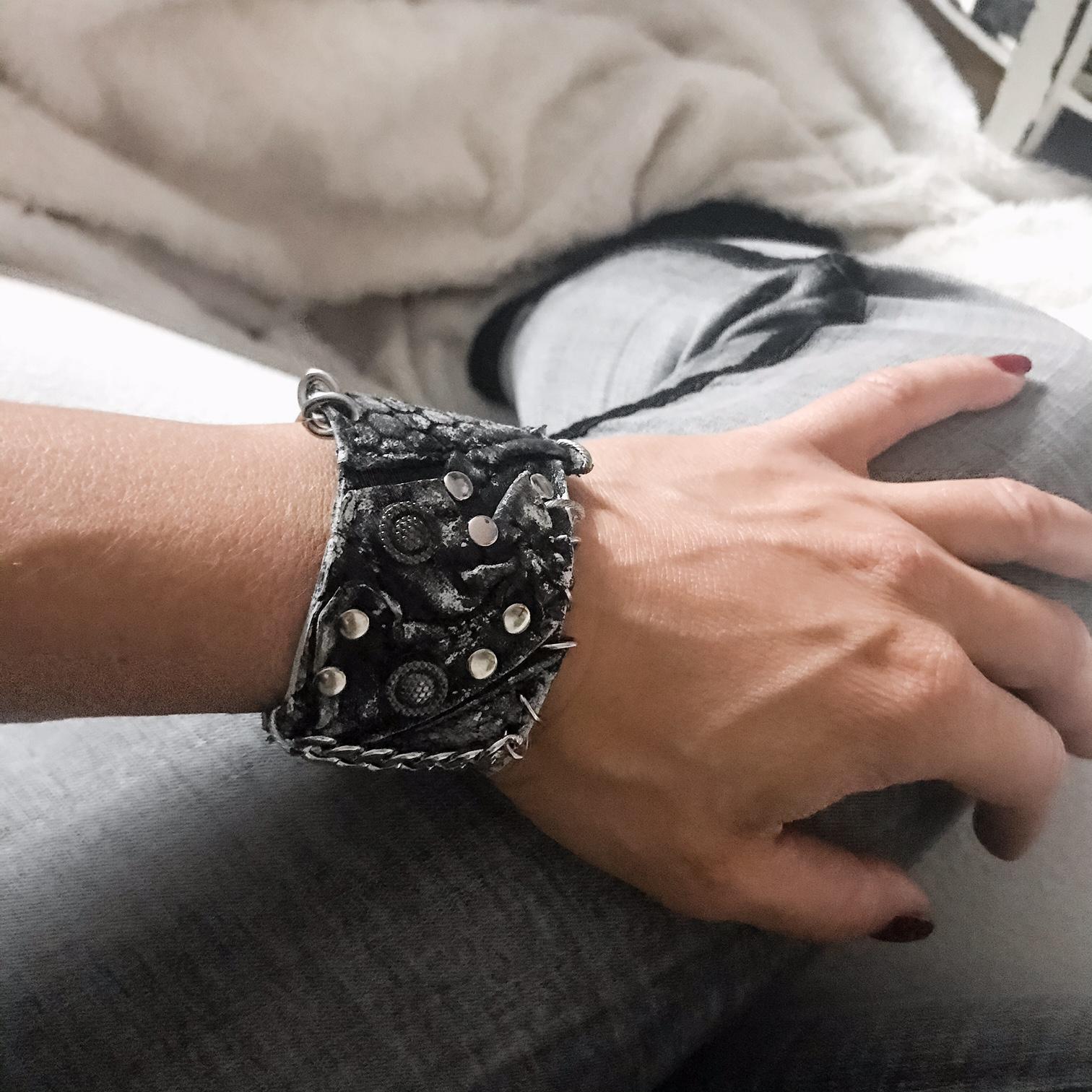unikatna usnjena zapestnica Bite Unisex EvilEve unikatna usnjena zapestnica Bite Unisex EvilEve