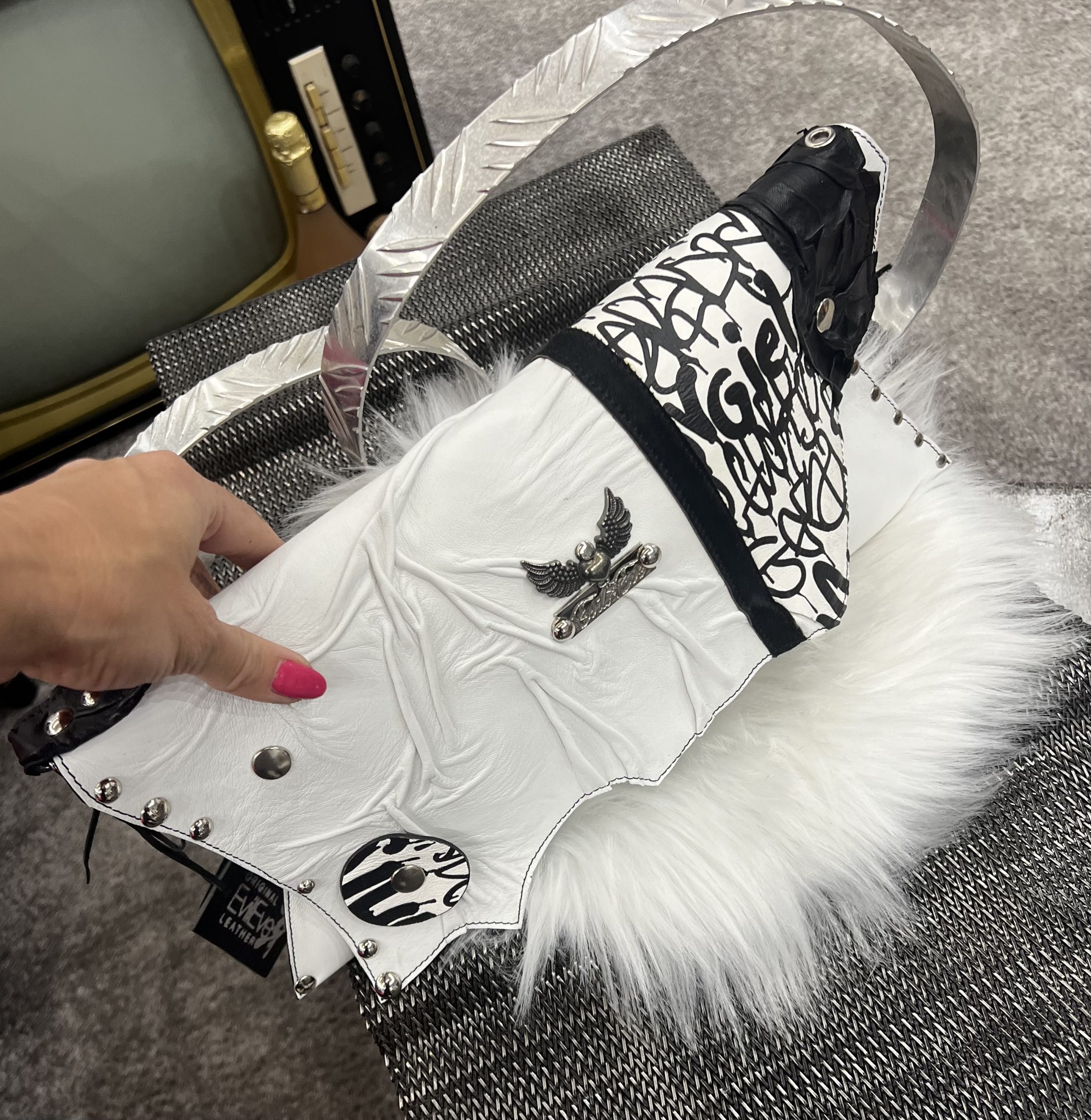 Clutch White Show EvilEve
